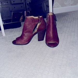 Size 8 burgundy open toe booties.